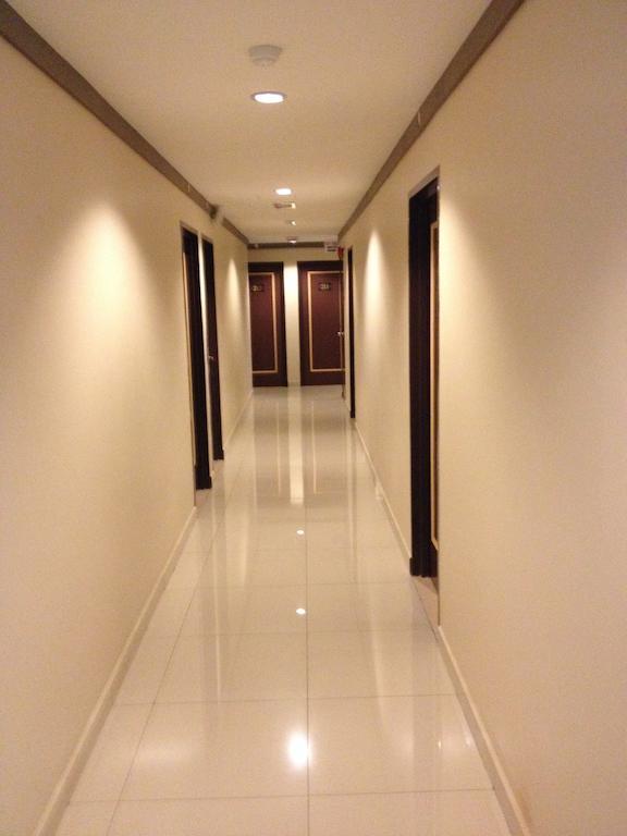 โรงแรมเอโร สตาร์ เซเรมบัน ภายนอก รูปภาพ