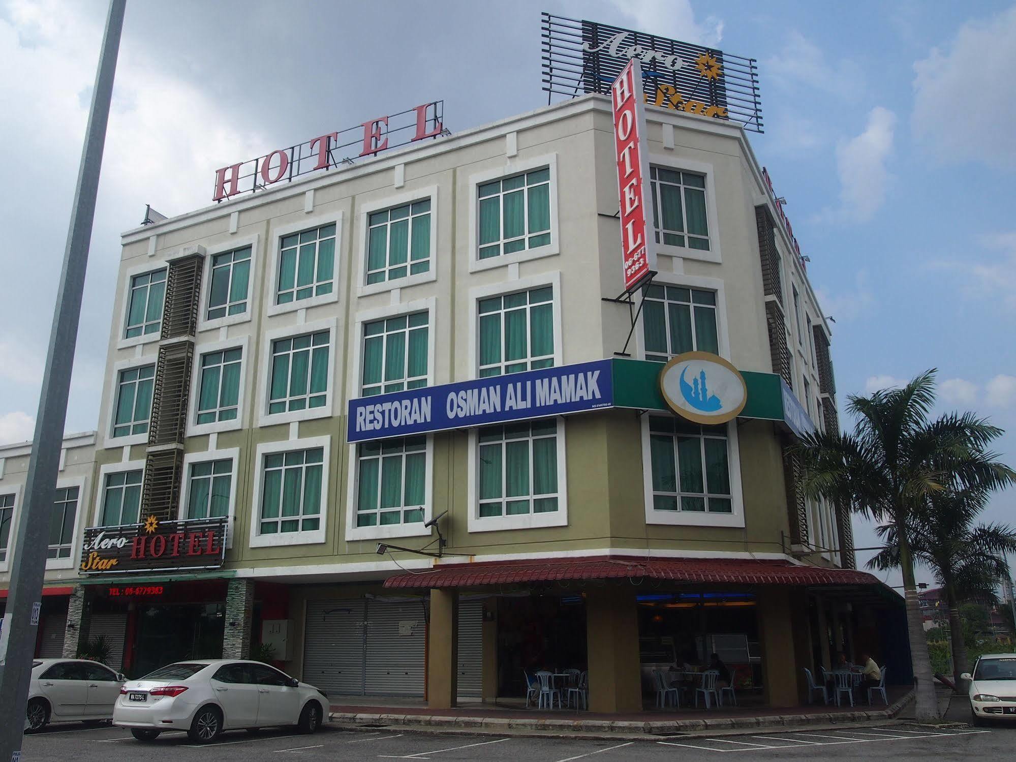 โรงแรมเอโร สตาร์ เซเรมบัน ภายนอก รูปภาพ